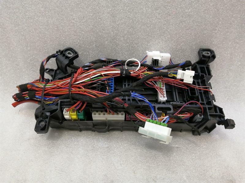 Mercedes-Benz CLA (C117) Mercedes A Class W176 W246 Fuse Box A2465400340 Fuse Box SAM W117 X156 Body type: Hatchback
Fuel: Petrol