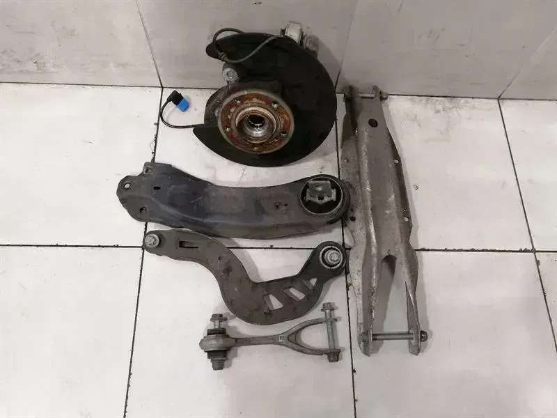 Mercedes-Benz A (W176) Mercedes A45 W176 Right Rear Hub A1763500600 Wheel Hub Suspension Rear Right Body type: Hatchback
Fuel: Petrol