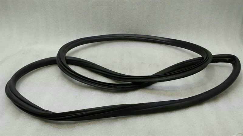 Porsche Boxster (981) Door Seal Porsche Cayman 718 rear lid seal 98151261101 re...