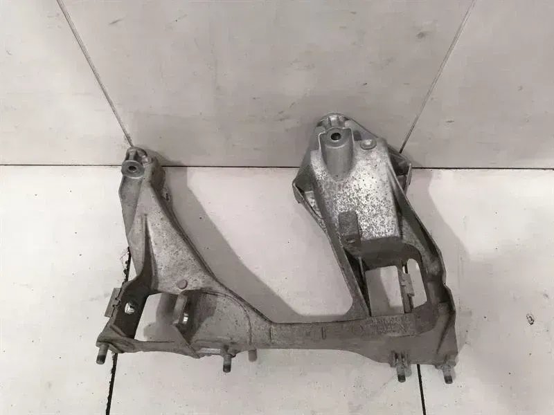 Porsche Boxster 718 982 subframe rear left 98133115107 axle frame rear axle Brand/Model: PORSCHE 718
Year: 2019
Engine: 198...