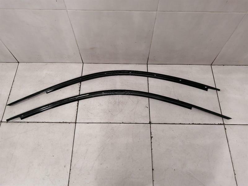 Porsche Cayman 718 Roof Molding Drip Rails 98153748104 Roof Rail Brand/Model: PORSCHE 718
Year: 2018
Engine: 198...