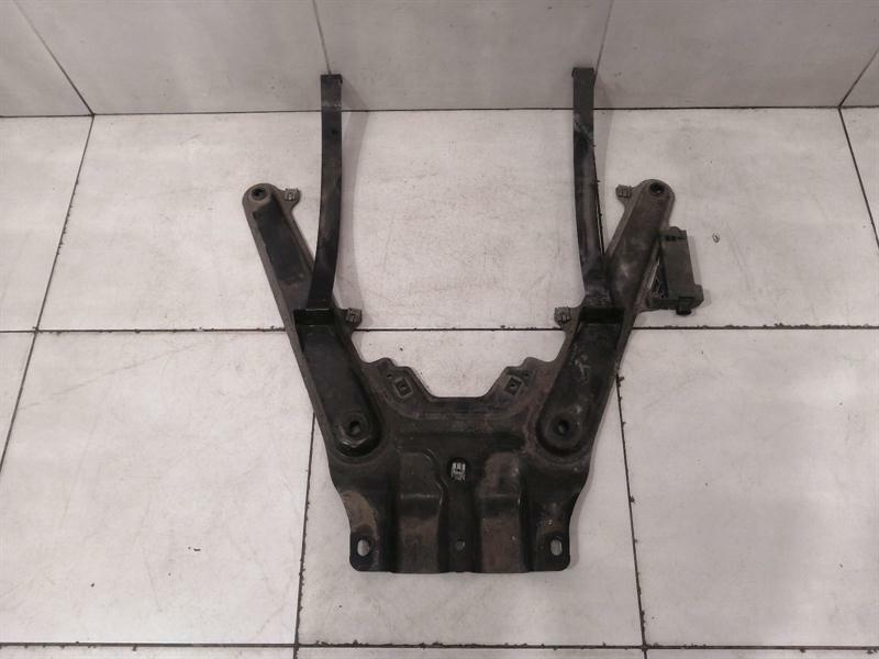 Porsche Cayman 718 Fuel Tank Carrier 99150443701 Holder Carrier Fuel Tank Brand/Model: PORSCHE 718
Year: 2018
Engine: 198...