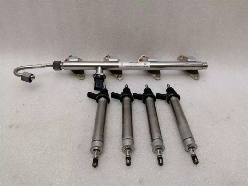 Mercedes-Benz A (W177) Mercedes A Class W177 A35 AMG Fuel Rail A2600700900 Injection Strip Distributor Body type: Hatchback
Fuel: Petrol