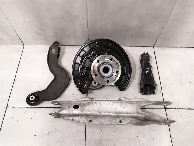 Mercedes-Benz A (W177) Mercedes A 4-Matic W177 Left Rear Hub A1773501900 Wheel Bearing Housing Rear Left