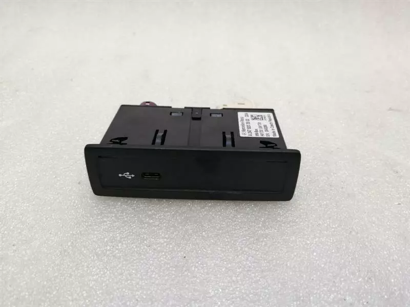 Mercedes-Benz A (W177) Mercedes A Class W177 USB Adapter Module A2478203902 ECU Body type: Hatchback
Fuel: Petrol
