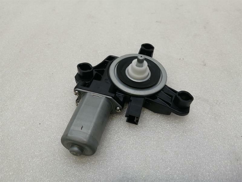 Mercedes-Benz A (W177) Mercedes A Class W177 RRH Door Window Motor A0009060908 Window Regulator Motor Hi Re Body type: Hatchback
Fuel: Petrol