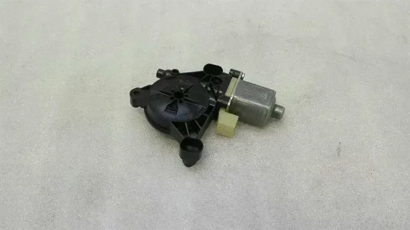 Audi A3 (8V) Audi A3 8V door window motor 5Q0959802 window regulator motor Body type: Hatchback
Fuel: Diesel