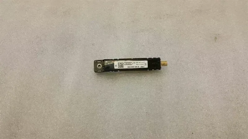 Audi A3 (8V) Audi A3 8V S3 Aerial / Antenna 8V4035225B Antenna Body type: Hatchback
Fuel: Diesel