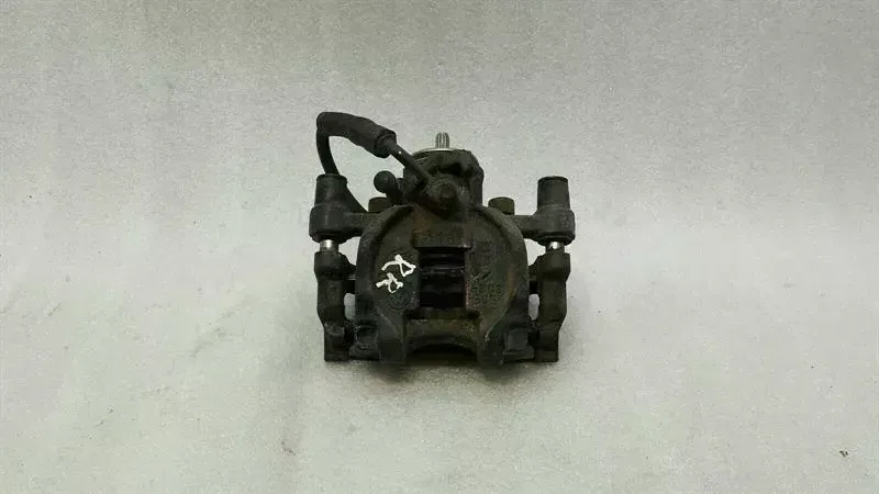 Audi A3 (8V) Audi A3 8V right rear caliper brake caliper rear right Body type: Hatchback
Fuel: Diesel