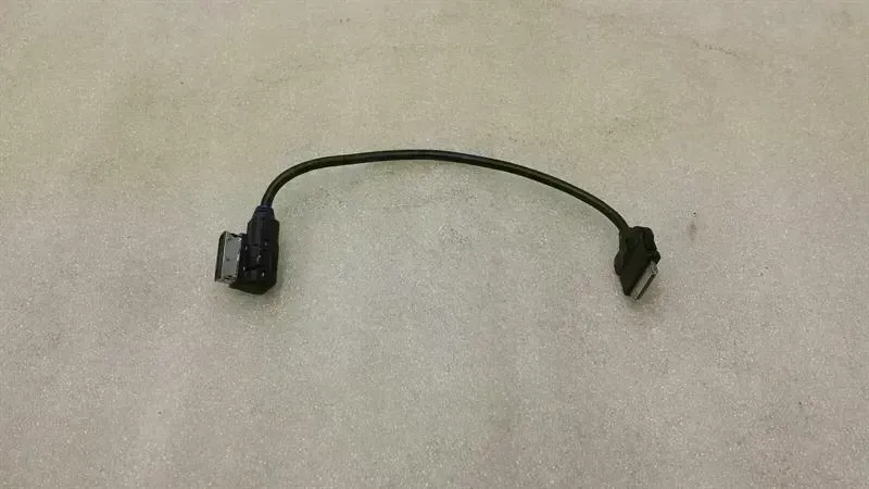Audi A3 (8V) Audi A3 8V iPod Cable 4F0051510K Adapter Cable Body type: Hatchback
Fuel: Diesel