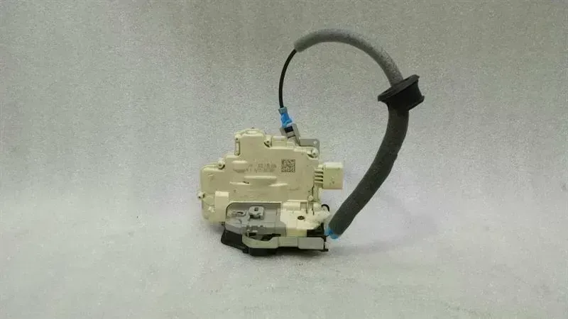 Audi A3 (8V) Audi A3 8V rear right door lock 4G0839016 door lock rear right Body type: Hatchback
Fuel: Diesel