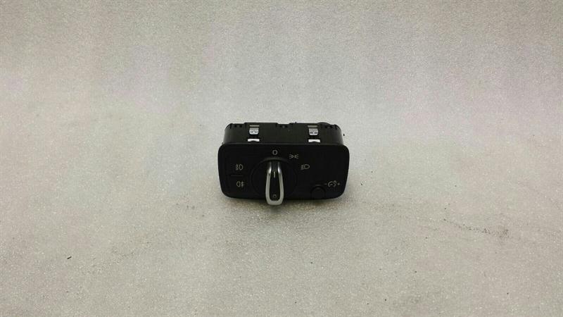 Audi A3 (8V) Audi A3 8V headlight switch 8V0941531J light switch Body type: Hatchback
Fuel: Diesel