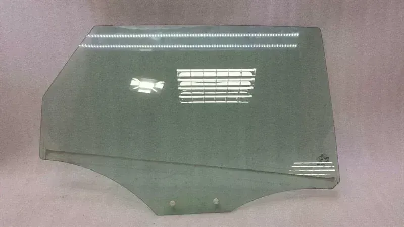 Audi A3 (8V) Audi A3 8V right rear door glass door window rear right Body type: Hatchback
Fuel: Diesel