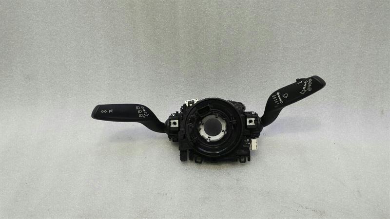 Audi A3 (8V) Audi A3 8V wiper stalks 8V09535210 indicator switch steering column switch Body type: Hatchback
Fuel: Diesel