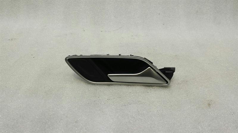 Audi A3 (8V) Audi A3 8V rear right door inner handle 8V4839020B interior door handle rear right Body type: Hatchback
Fuel: Diesel