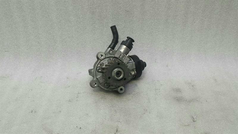 Audi A3 (8V) Audi A3 8V Fuel Pump Mechanical 04L130755D Fuel Pump 2.0 TDI Body type: Hatchback
Fuel: Diesel