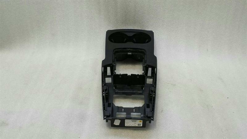 Audi A3 (8V) Audi A3 8V RHD console cover 8V2864261A right hand drive Body type: Hatchback
Fuel: Diesel
