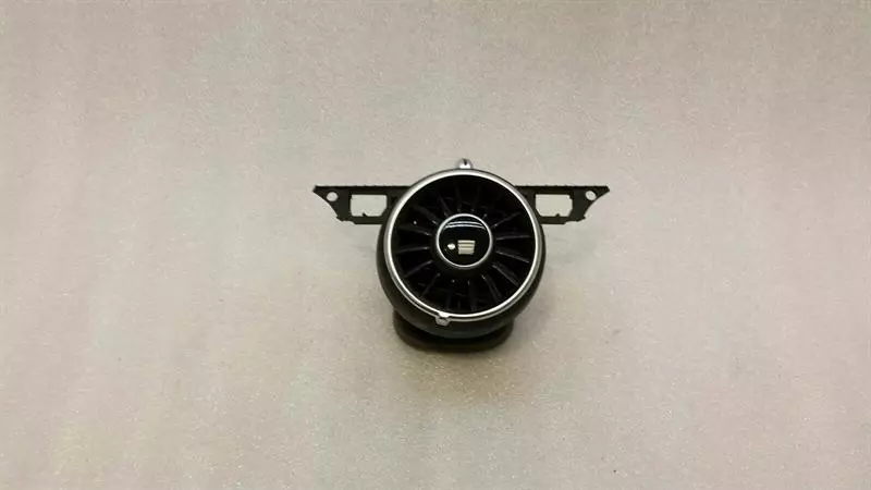 Audi TT (8S) Audi TT 8S RHD Air Vent 8S2820903 Right Handlebar Body type: Coupe
Fuel: Petrol