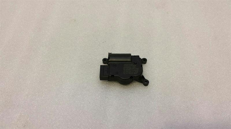 Audi TT (8S) Audi TT 8S Vent Flap Motor 5Q0907511K Servo Motor Body type: Coupe
Fuel: Petrol