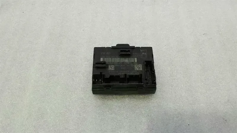 Audi S3 8V Front Left Door Module 5Q0959393E Door Control Unit Front Left Brand/Model: AUDI S3
Year: 2017
Engine: 1984 cm...