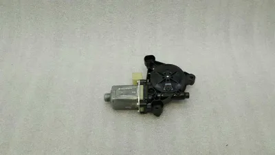 Audi S3 8V Двигател за прозорец на лявата врата 5Q0959802B Мотор на ел. прозорец ляв