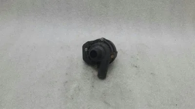 Mercedes SLK R171 Zusatzkühlpumpe A1718350064 Kühlmittelpumpe M271