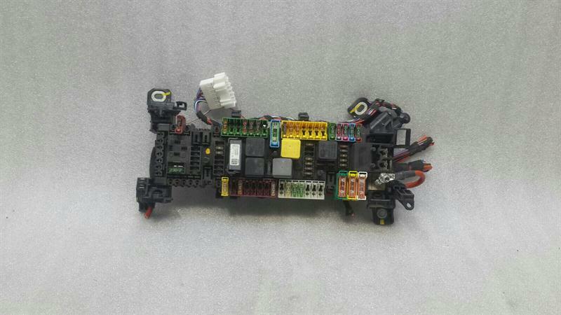 Mercedes-Benz CLA (C117) Mercedes A Class W176 W246 Fuse Box A2465400340 Fuse Box SAM W117 X156 Body type: Hatchback
Fuel: Diesel