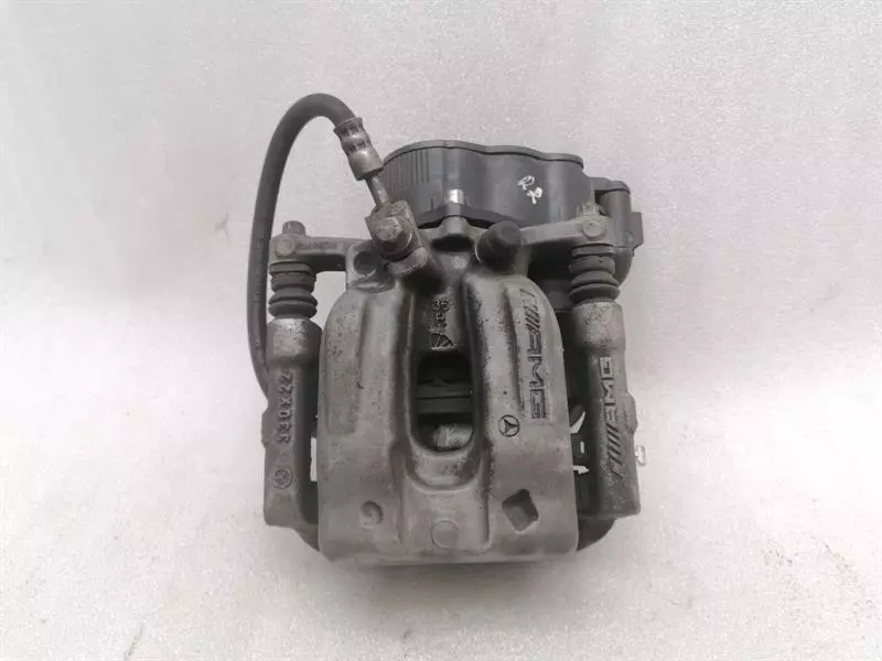 Mercedes-Benz CLA (C117) Mercedes A35 AMG W177 brake caliper rear A0004232481 brake caliper rear right Body type: Saloon
Fuel: Petrol