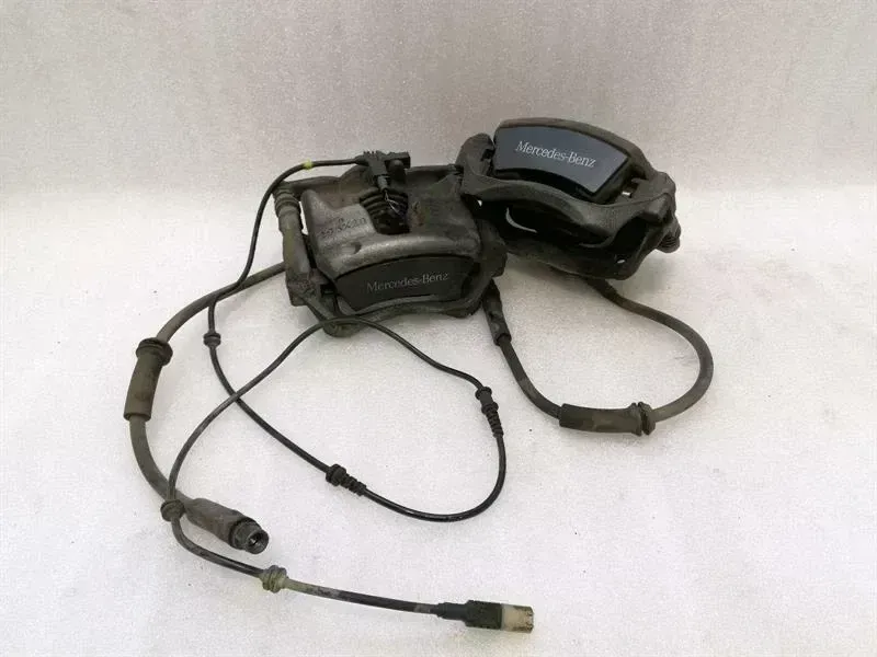 Mercedes-Benz CLA (C117) Mercedes CLA W117 C117 front brake caliper A0004213981 brake caliper front set Body type: Saloon
Fuel: Petrol