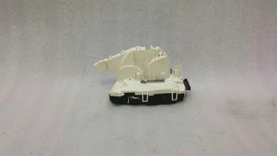 Mercedes C Class W204 Left Door Lock A2047203735 Left Door Lock