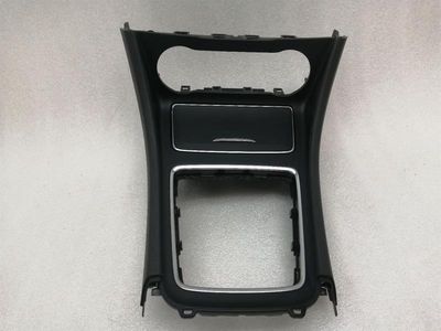 Mercedes CLA W117 C117 W176 viduskonsoles finieris A1766809900 pelnu trauks