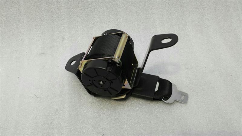 Mini Countryman, Paceman (R60 / R61) 2010-2017 Mini Countryman S R60 center rear seat belt 9808861 seat belt rear center