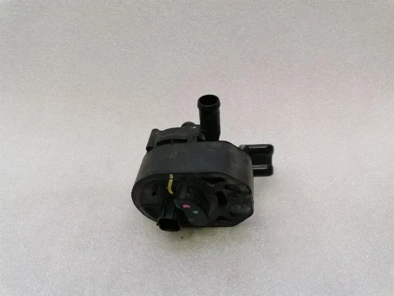Tesla Model S Lisä- jäähdytyspumppu (turbo) Tesla Model S 75 Additional Cooling Pump 105723...