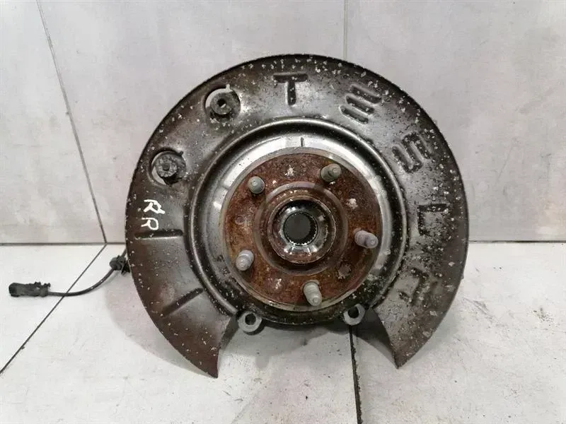 Tesla Model S Right Rear Hub Tesla Model S 75 Right Rear Hub 1042507-00-B Wh...