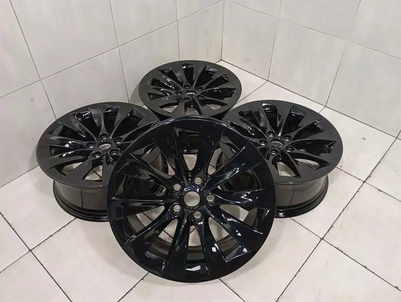 Tesla Model S R19 TESLA MODEL S 75 ALLOY WHEEL SET 1059337-00-B alloy wheel set 8JX19 ET40 Body type: Hatchback
Fuel: ELECTRIC