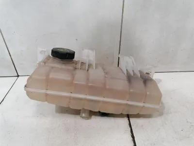 Tesla Model S 75 Expansionstank 1036124-00-O Expansionstankkylvätska