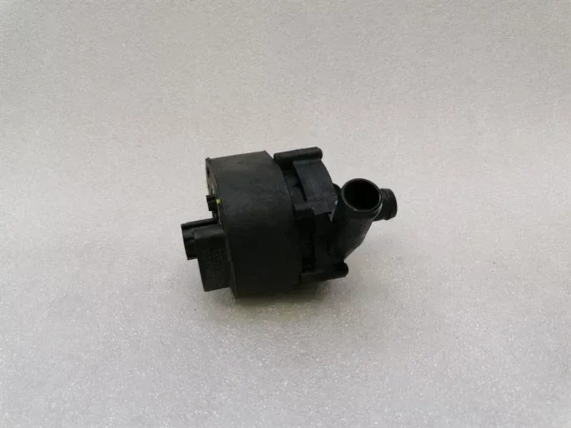 Tesla Model S Lisä- jäähdytyspumppu (turbo) Tesla Model S 75 Additional Cooling Pump 103534...