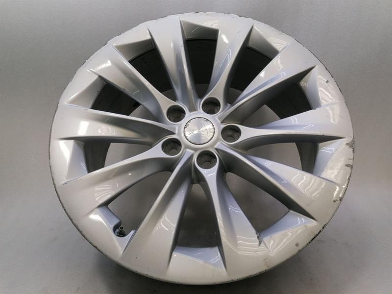 Tesla Model S Tesla Model S 75 Alloy Wheel 1059337-00-A 19X 8J ET40 Alloy Wheel Body type: Hatchback
Fuel: ELECTRIC