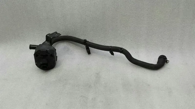 Tesla Model S Tesla Model S 75 Additional Cooling Pump 1057235-00-F Coolant Pump Pump Body type: Hatchback
Fuel: ELECTRIC
