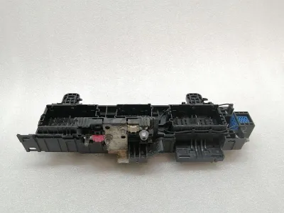 Skrzynka bezpieczników Tesla Model S 75 1034405-00-F