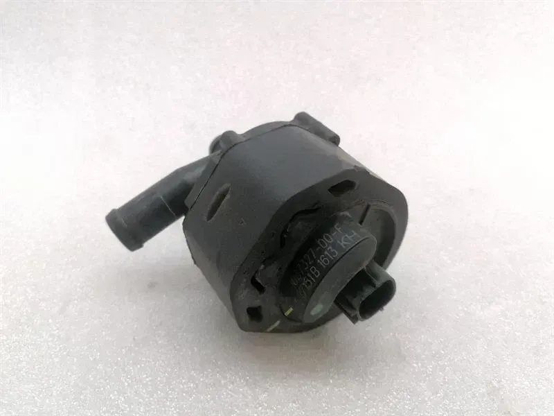 Tesla Model S Lisä- jäähdytyspumppu (turbo) Tesla Model S 75 Additional Cooling Pump 103732...
