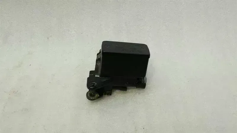 BMW 6 (F06 / F12 / F13) BMW C600 SPORT Right Brake Master Cylinder 7725222 Master Cylinder Right