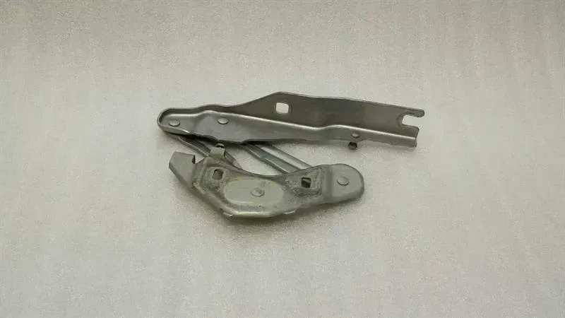 Audi A1 (8X) Audi A1 8X Bonnet Hinge LHS 8X0823301A Hood Hinge Left Body type: Hatchback
Fuel: Petrol