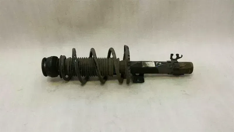 Audi A1 (8X) Audi A1 8X shock absorber front left 6R0413031AR shock absorber front left Body type: Hatchback
Fuel: Petrol