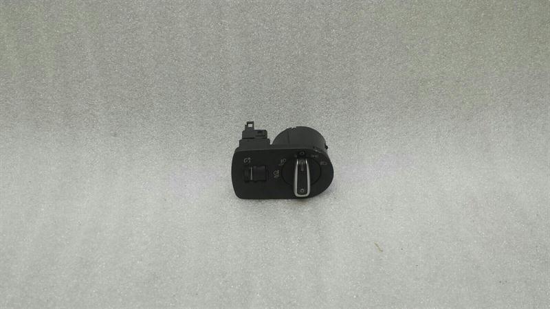 Audi A1 (8X) Audi A1 8X RHD Headlight Switch 8X2941531AB Right Handlebar Body type: Hatchback
Fuel: Petrol