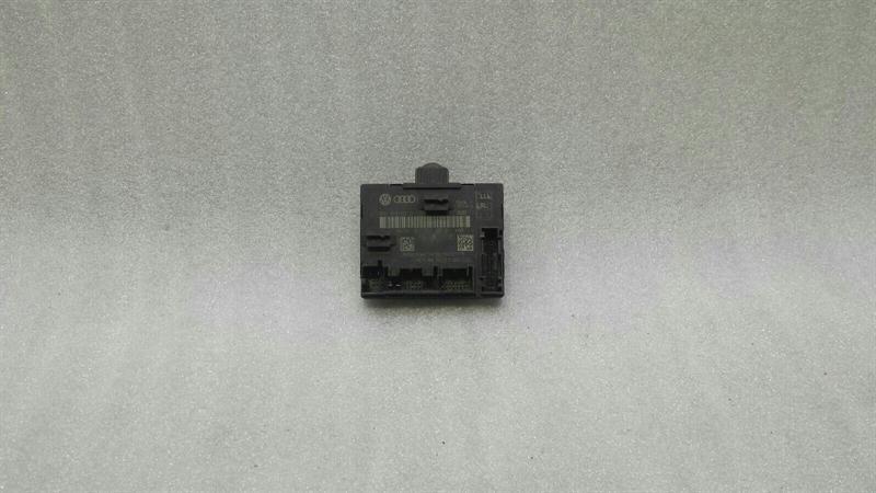 Audi A1 (8X) Audi A1 8X right door module 8X0959792D door control unit right Body type: Hatchback
Fuel: Petrol