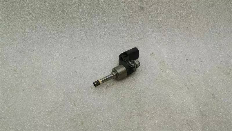 Audi A1 (8X) Audi A1 8X Injector 03C906036M Injection Nozzle 1.4 TFSI Body type: Hatchback
Fuel: Petrol