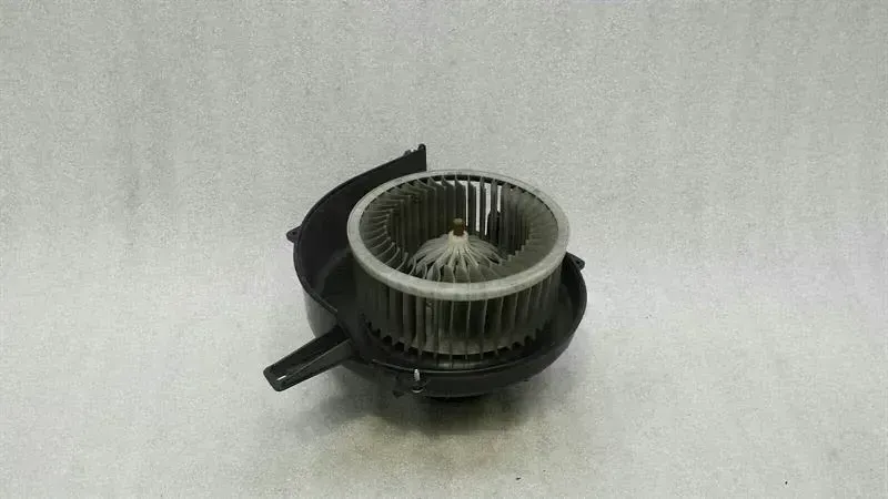 Audi A1 (8X) Audi A1 8X RHD Heater Blower 6Q2819015J Right Handlebar Body type: Hatchback
Fuel: Petrol