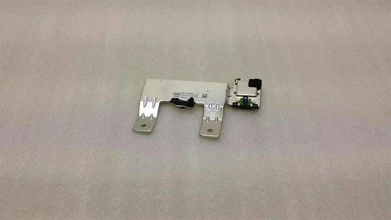 Audi A1 (8X) Audi A1 8X Aerial / Antenna 8X0035503B Antenna Body type: Hatchback
Fuel: Petrol