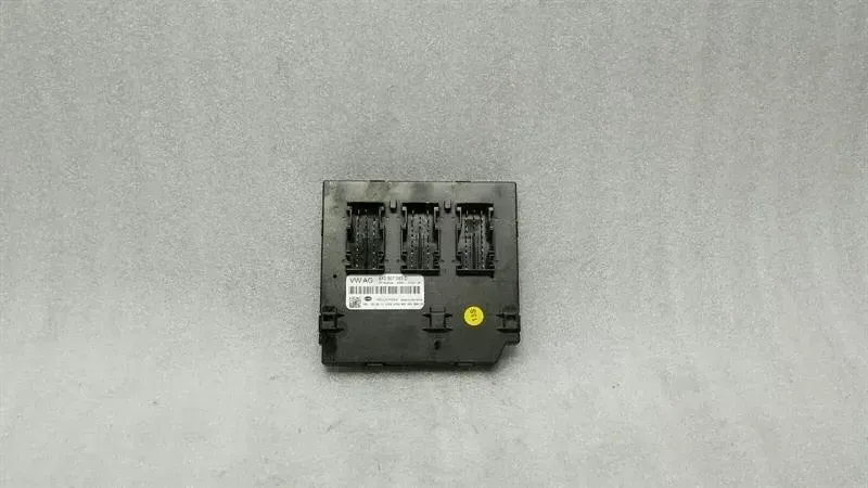 Audi A1 (8X) Audi A1 8x body modules 8X0907063D control unit BCM Body type: Hatchback
Fuel: Petrol